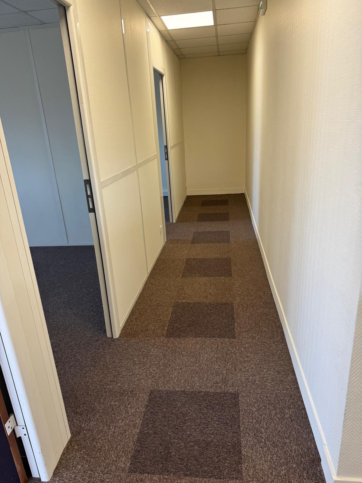 Dégagement et accès aux bureaux individuels